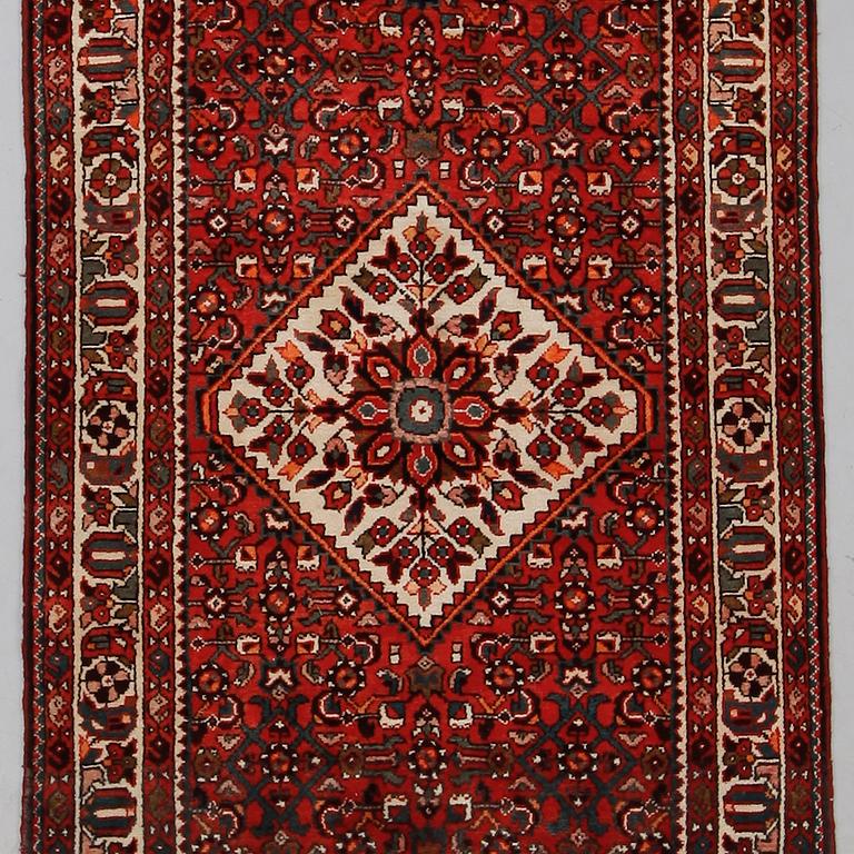MATTA, Hamadan, ca 329 x 120 cm.