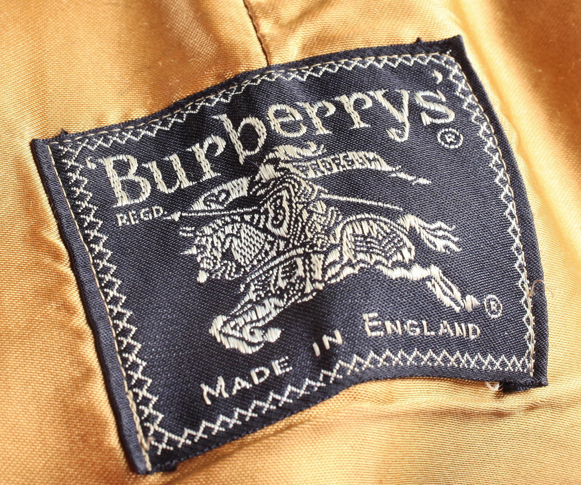 TRENCHCOAT, Burberrys, England.