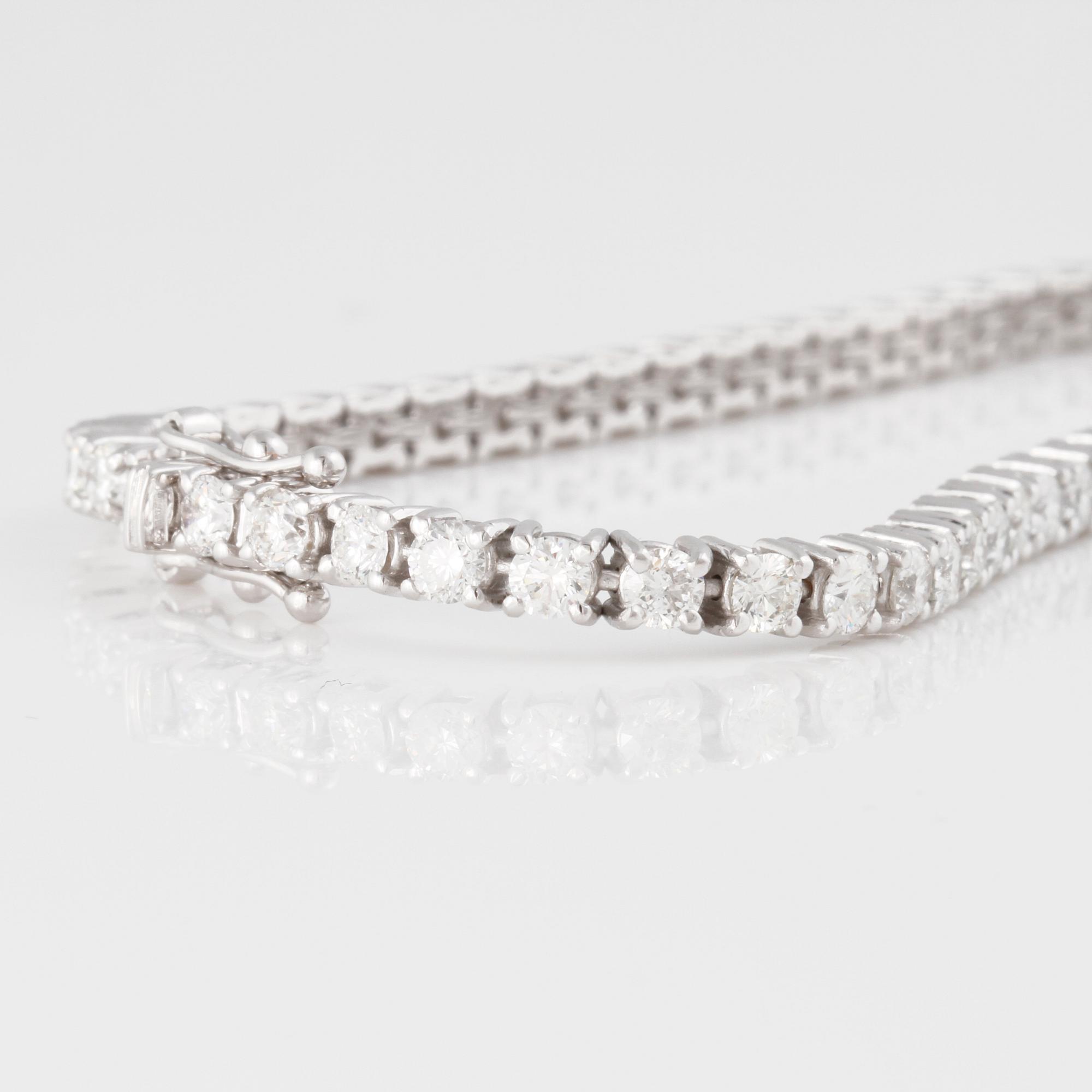 ARMBAND, sk tennisarmband, med briljantslipade diamanter, ca 5.00 ct.