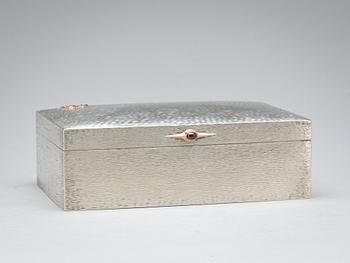 CIGARRSKRIN, silver. CG Hallberg Stockholm 1907. Vikt ca 745 gram exklusive inredning.