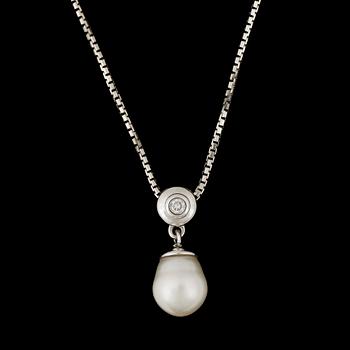 KEDJA MED HÄNGE, vitguld 18K, diamant och pärla. Bla Balestra. Tot ca 7 gram.
