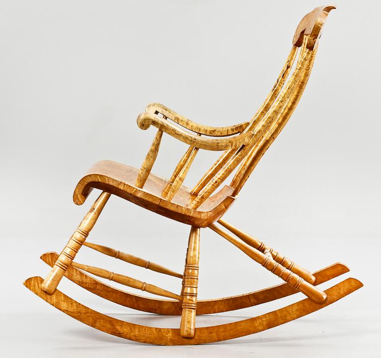 GUNGSTOL, sekelskiftet 1800/1900-tal,  tillverkad av gungstolsmakaren Daniel Anton Zetterström, Falun.