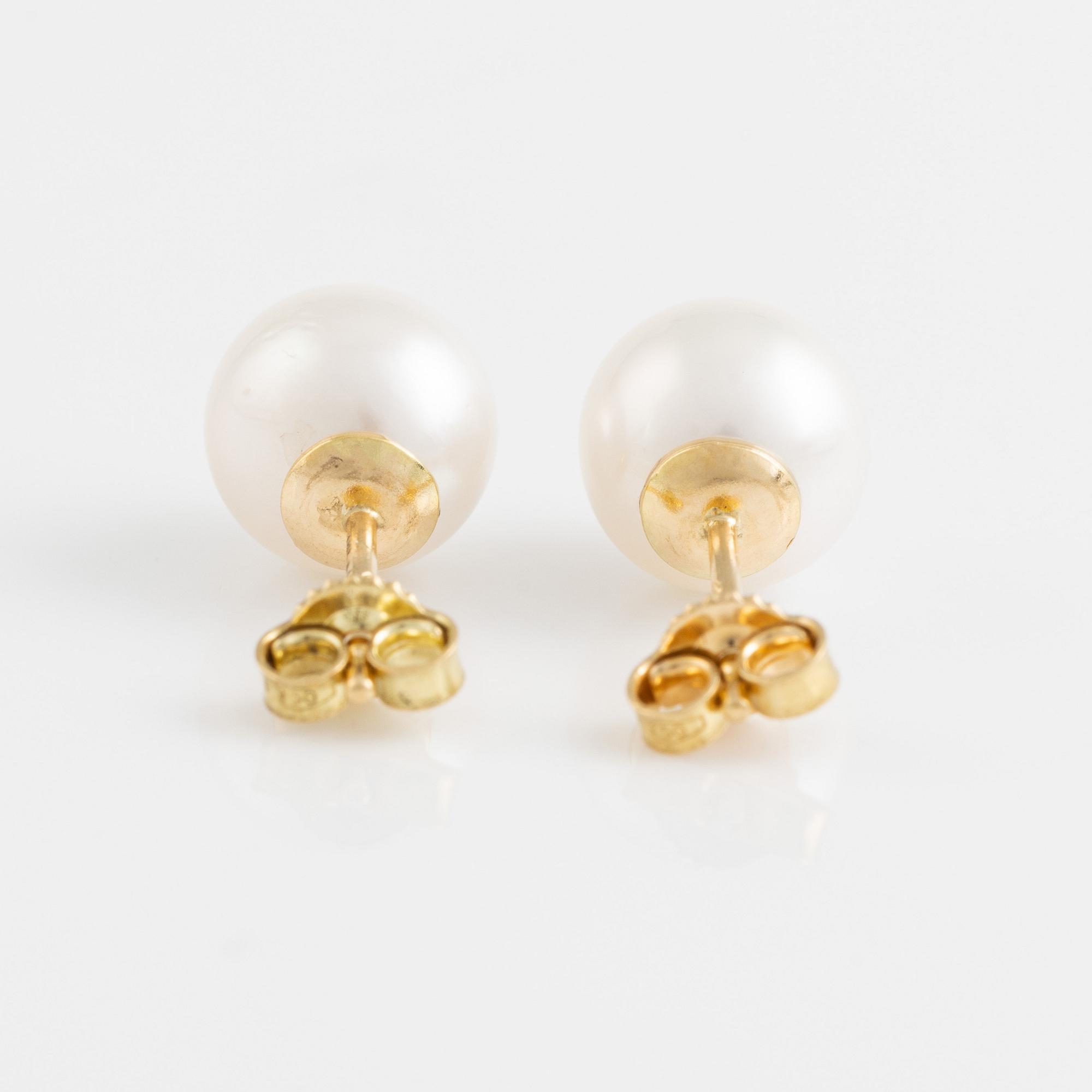 Örhängen med odlade South sea pärlor.