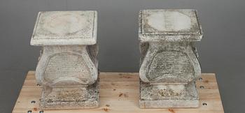 TRÄDGÅRDSPOSTAMENT, ett par, konststen, England 1900-tal.