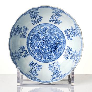 A rare blue and white stemcup, Qing dynasty, Kangxi (1662-1722).