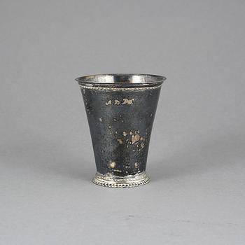 BÄGARE, silver, oidentifierad smed BM, Stockholm, 1714. Vikt ca 111 gram.