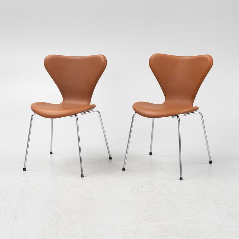 Arne Jacobsen, six 'Series 7' chairs with new leather upholstery.