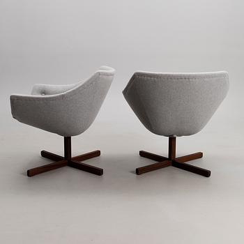 CARL GUSTAF HIORT AF ORNÄS, A PAIR OF ARMCHAIRS. "Mandarinen". 1960s.