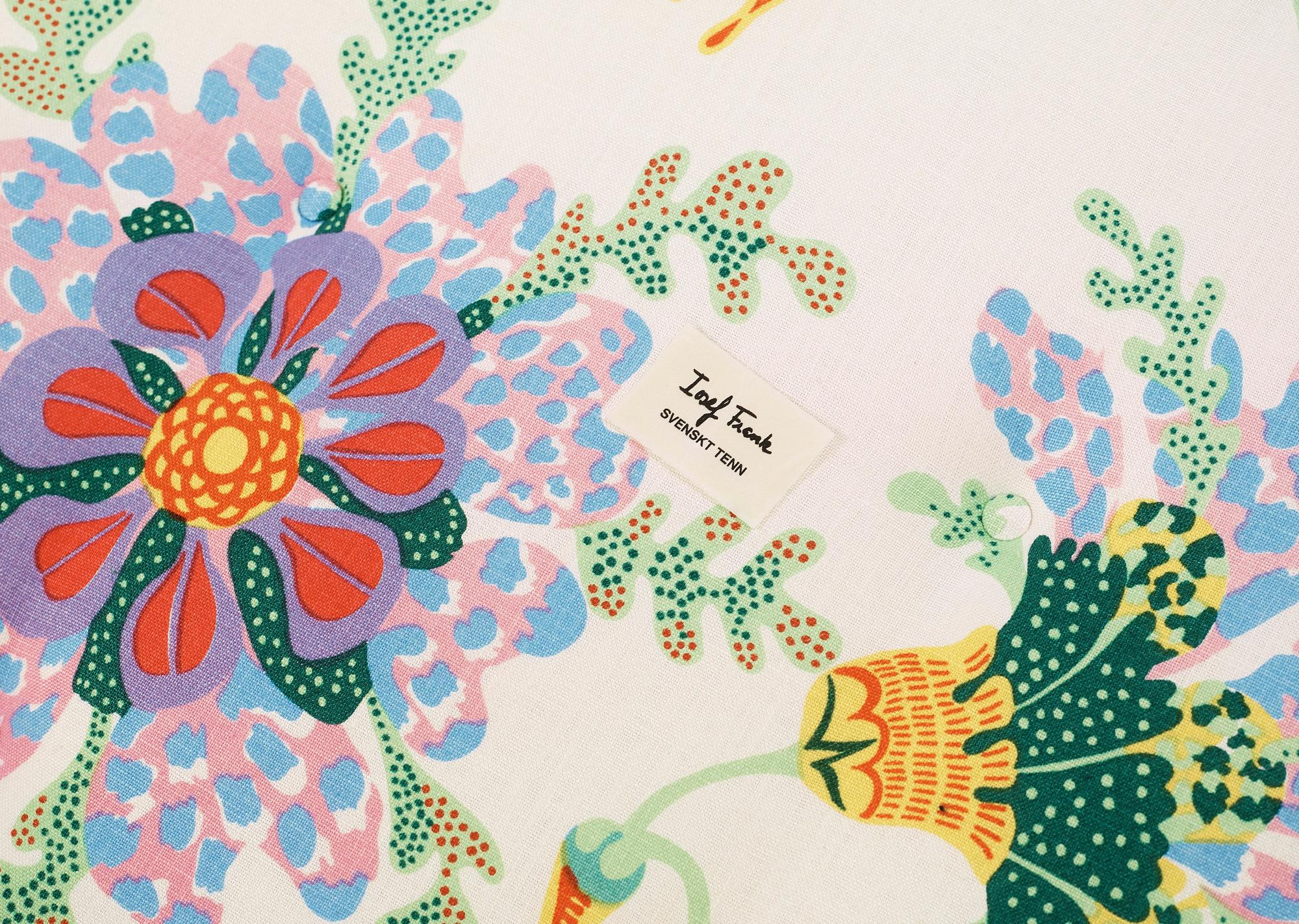 A Josef Frank 'Liljevalchs' sofa, Svenskt Tenn.