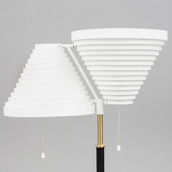 GOLVLAMPA, "modell A810", Alvar Aalto, Artek, Finland, 1900-talets andra hälft.