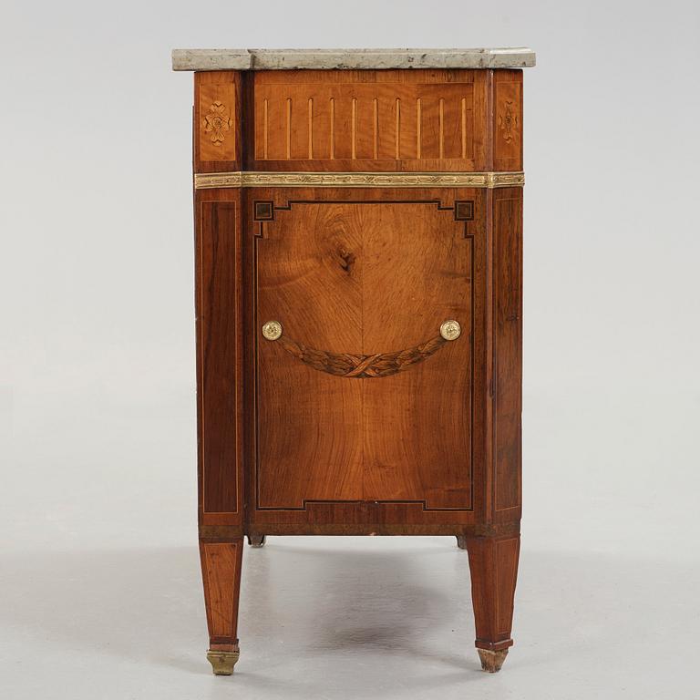 A Gustavian late 18th century commode by Gustaf Foltiern (master in Stockholm 1771-1804).