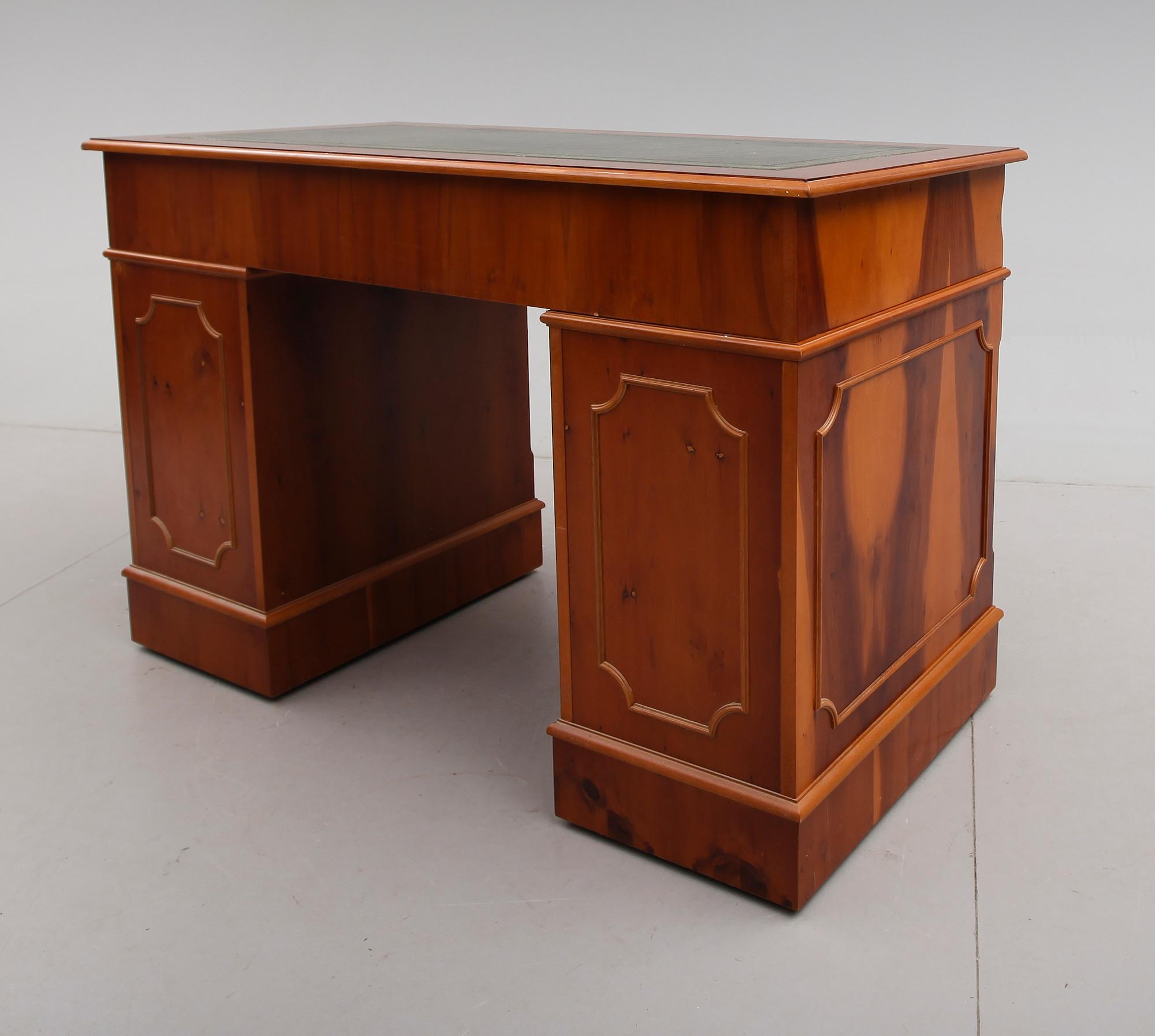 SKRIVBORD, England, 1900-talets andra hälft.