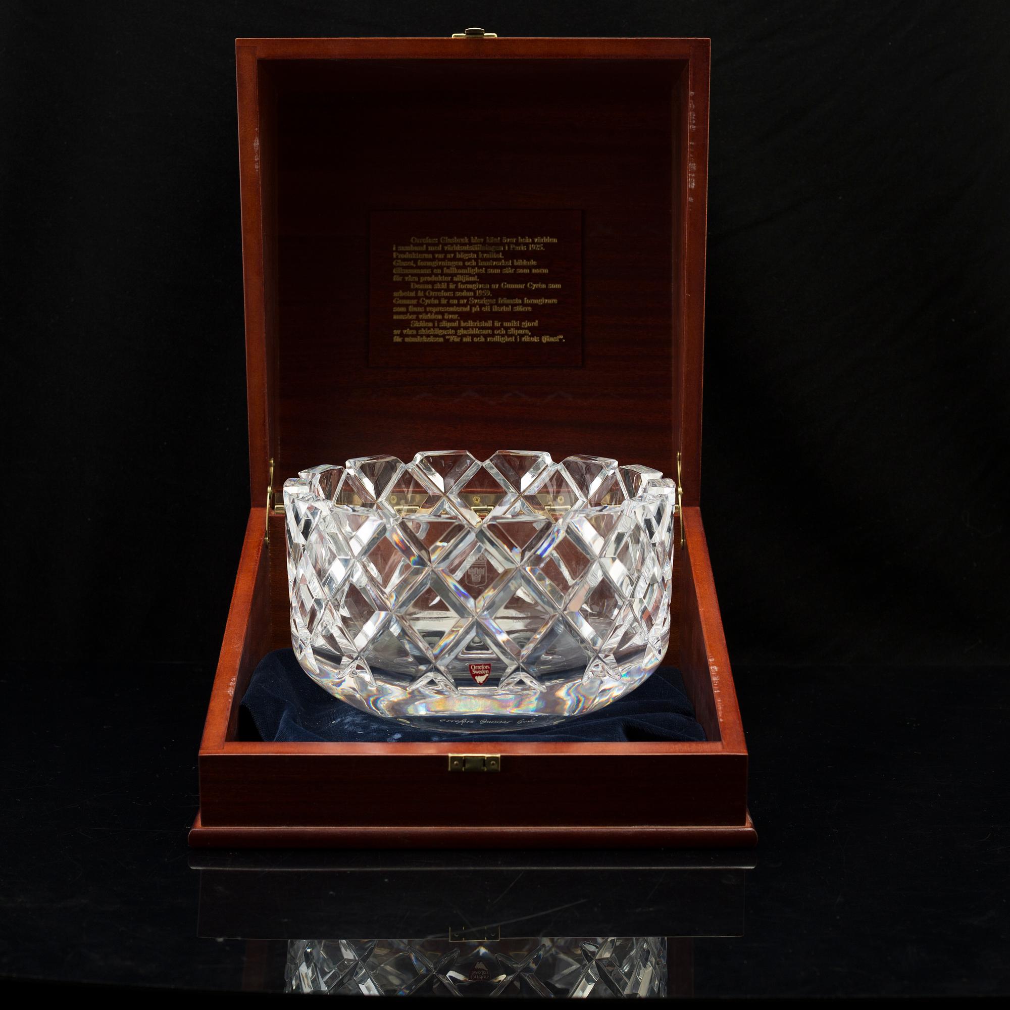 GUNNAR CYRÉN, a 'Sofiero' glass bowl from Orrefors.