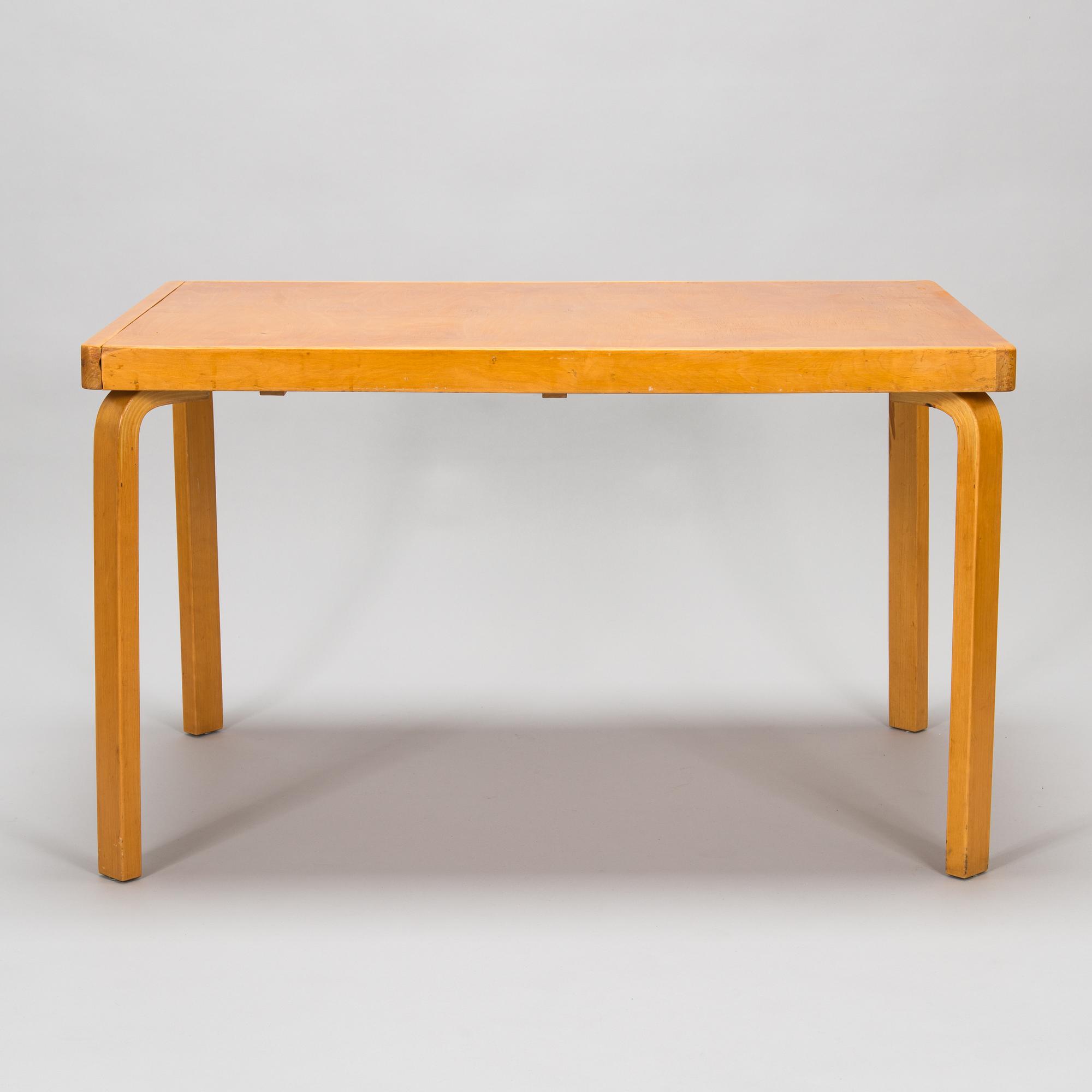 Aino Aalto, a mid-20th century '95 A' dining table for för O.Y. Huonekalu-ja Rakennustyötehdas A.B.
