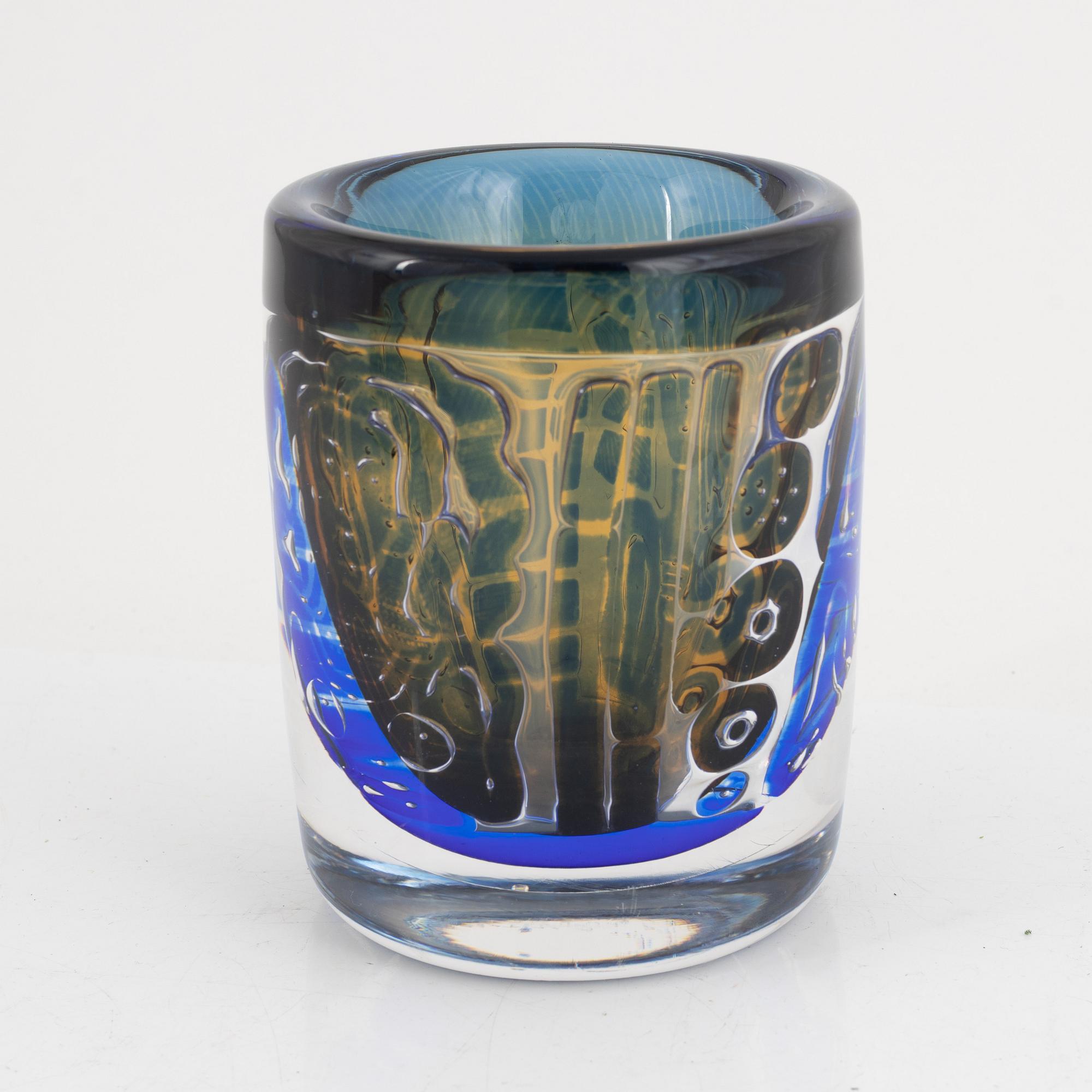 Edvin Öhrström, an ariel glass vase, Orrefors 1968.