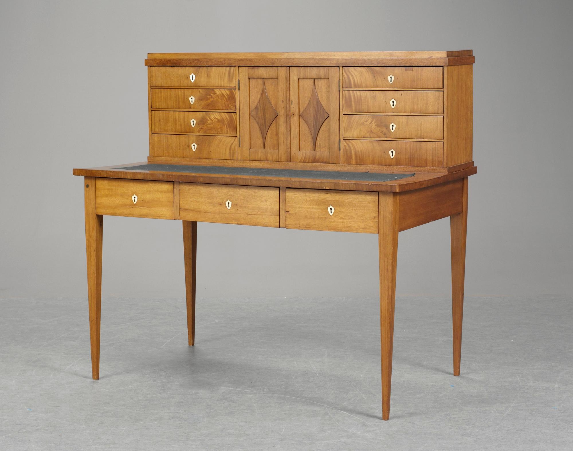 SKRIVBORD. Karl Johan.