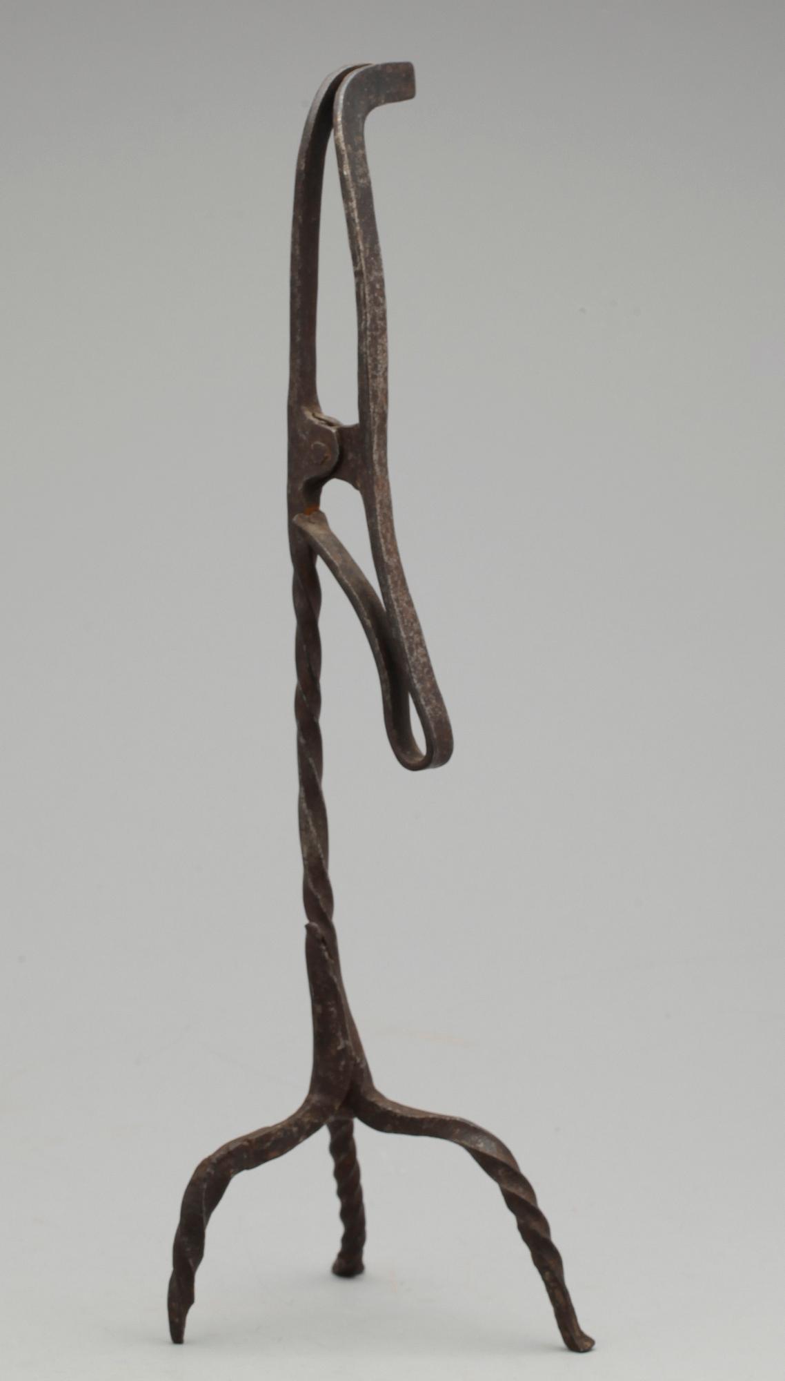 LJUSHÅLLARE, för trästicka, smidesjärn, 1600/1700-tal.