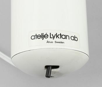 VÄGGLAMPOR, ett par, "Skarabé", Ateljé Lyktan, 1900-talets andra hälft.
