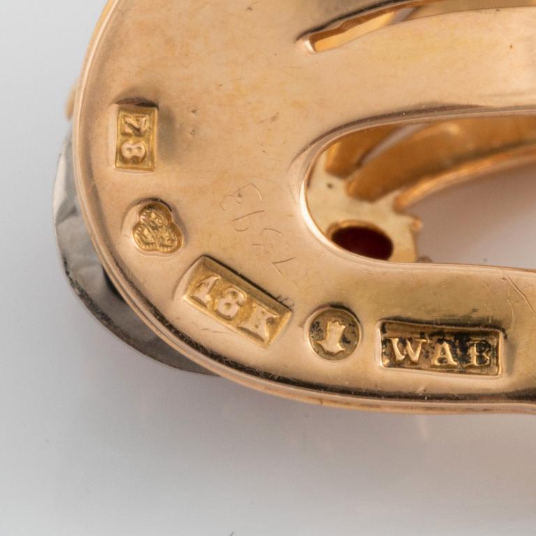 WA Bolin ett par örhängen 18K guld med cabochonslipade rubiner och åttkantslipade  diamanter.