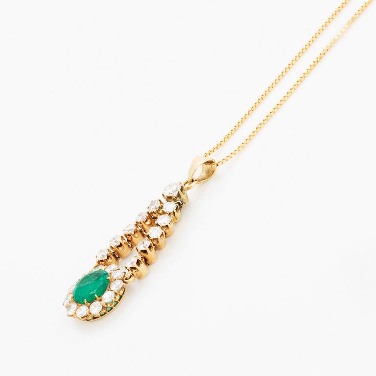 An 18K gold pendant set with a facted emerald.
