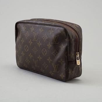 A Louis Vuitton "Trousse Toilette 23" toilet bag.