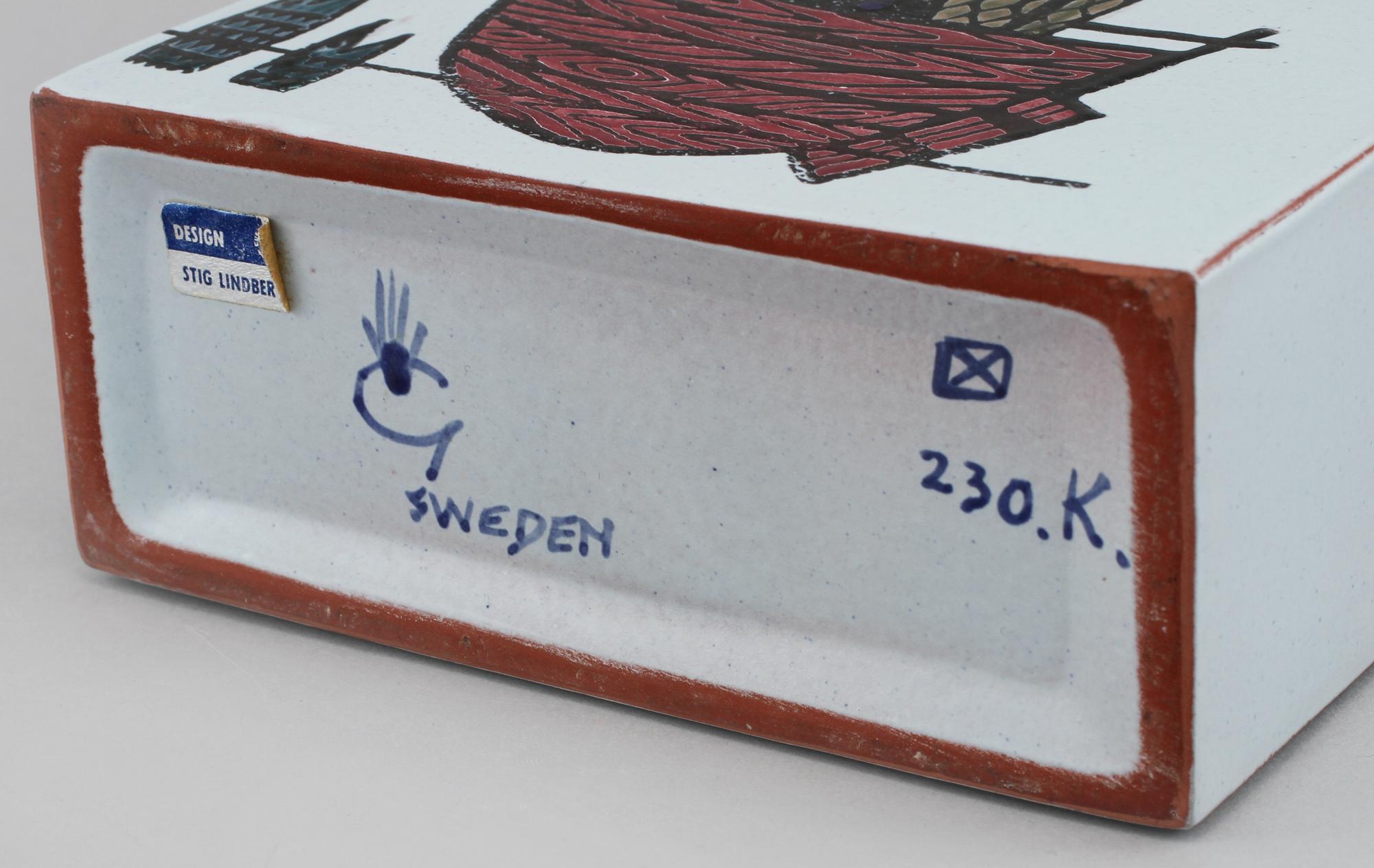 VAS samt VÄGGPLATTA, fajans, "Karneval", Stig Lindberg, Gustavsberg, 1958-1962.