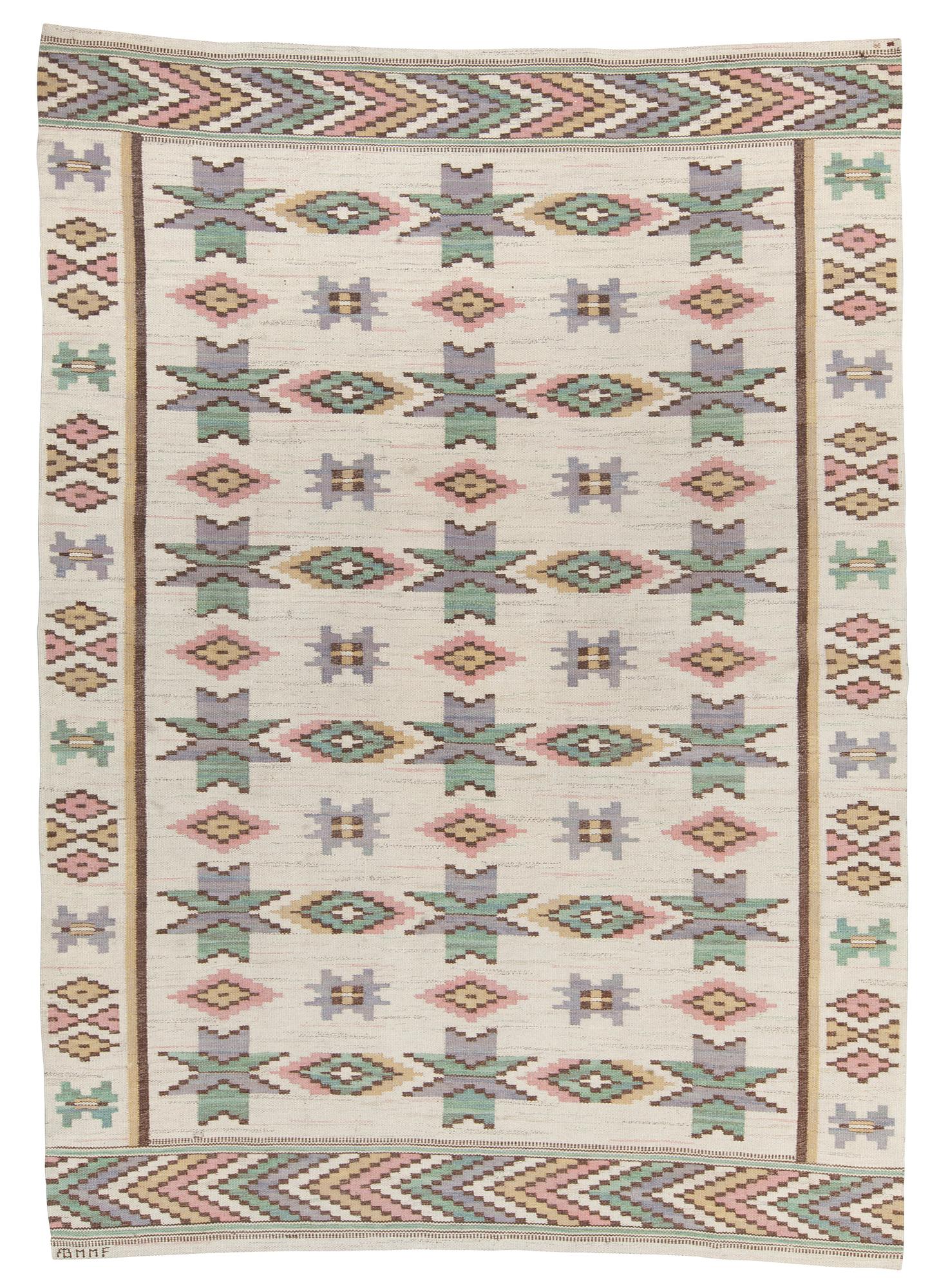 Märta Måås-Fjetterström, MATTA. "Vit botten". Rölakan. 345,5 x 241 cm. Signerad AB MMF.
