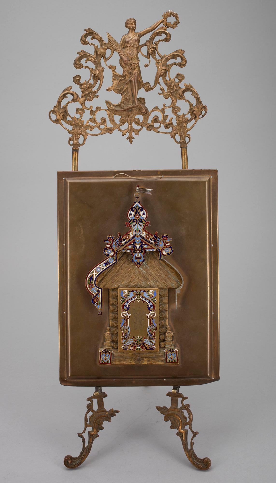 FOTOALBUM samt STÄLLNING, mässing, emaljerad dekor. Ryssland, 1900-talets början.