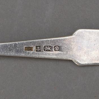 PARTI SILVER, ca 25 delar, bla England, 1800-1900-tal. Vikt ca 446 gram.