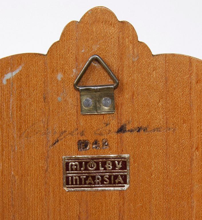 VÄGGLAMPETTER, ett par, Mjölby Intarsia, varav en etikettmärkt. Otydlig sign.