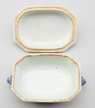SMÖRASK, porslin, Kina, Qianlong 1736-1795.