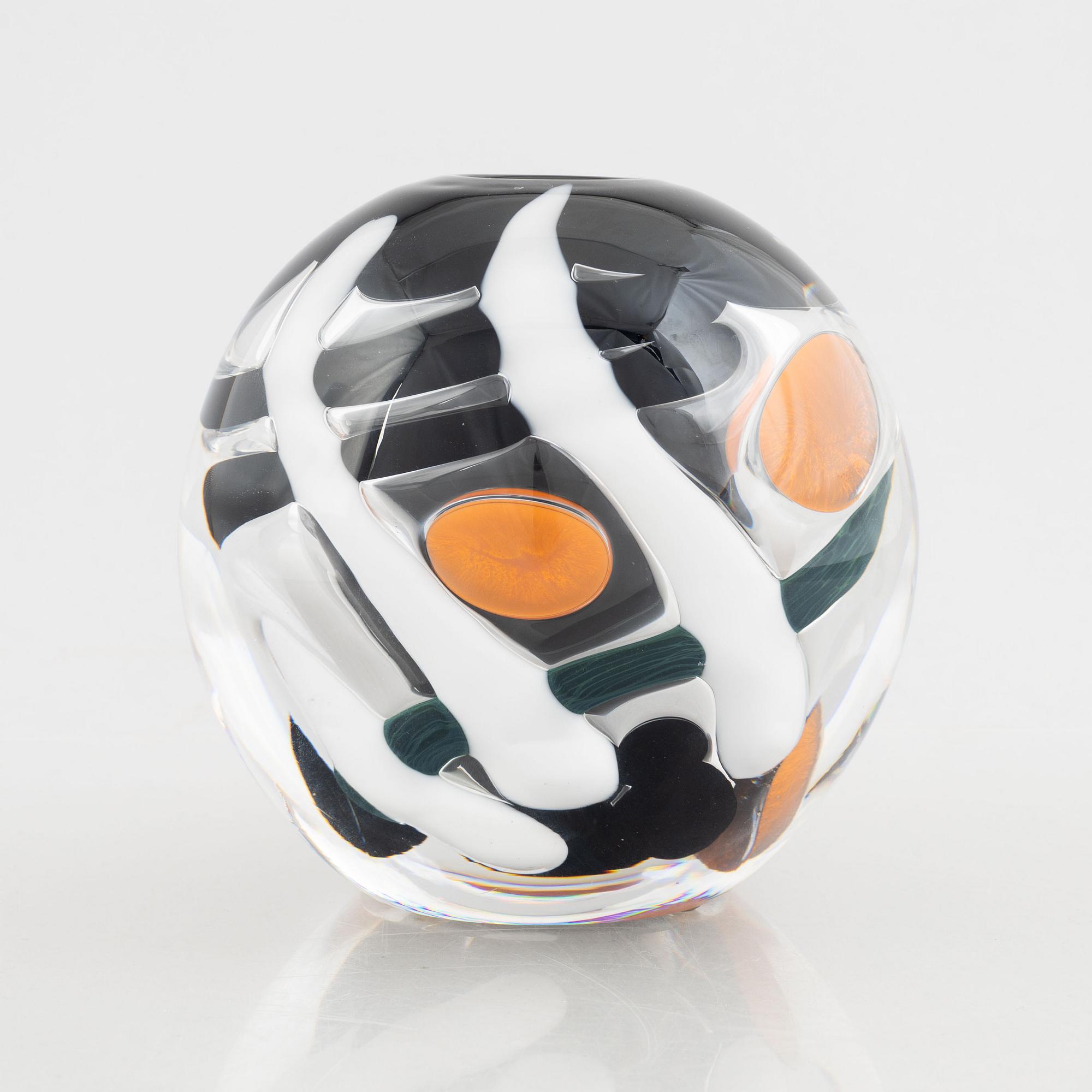Lars Hellsten, an 'ariel' glass vase, Orrefors 1989.