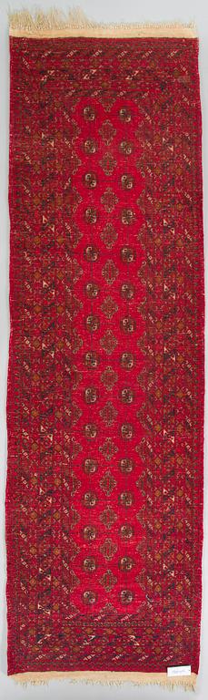 An Oriental runner, approx. 285 x 86 cm.