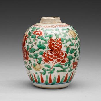 158. A Transitional wucai tea caddy, 17th Century.