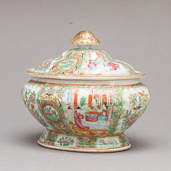 A CHINESE CANTON TUREEN WITH COVER, later part of the 19th century.