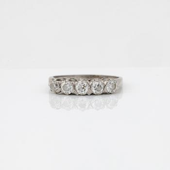 RING, vitguld 18K, briljantslipade diamanter, otydliga svenska stämplar, 1900-tal. Tot ca 2 gram.