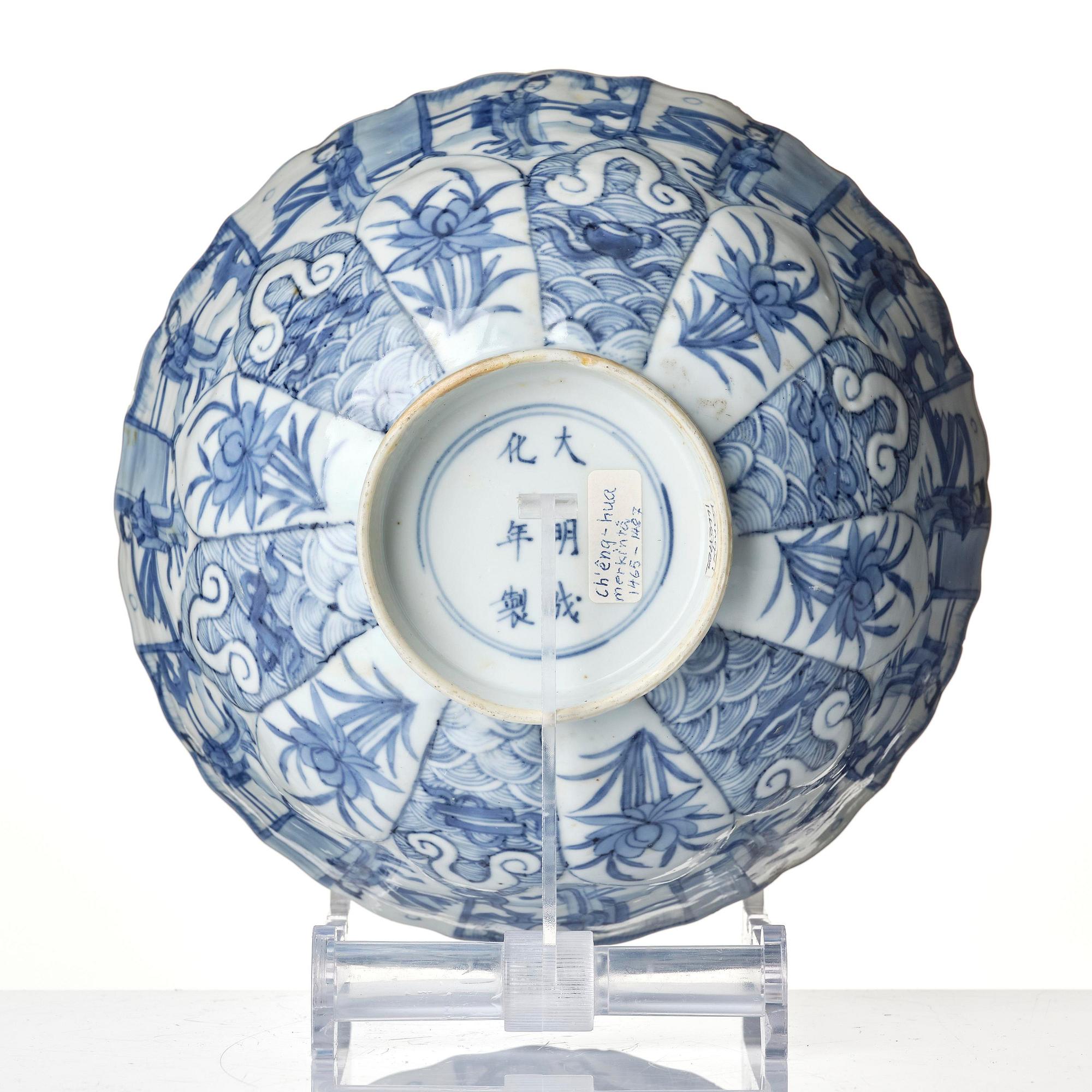 A fine blue and white bowl with molded panels, Qing dynasty, Kangxi (1662-1722).
