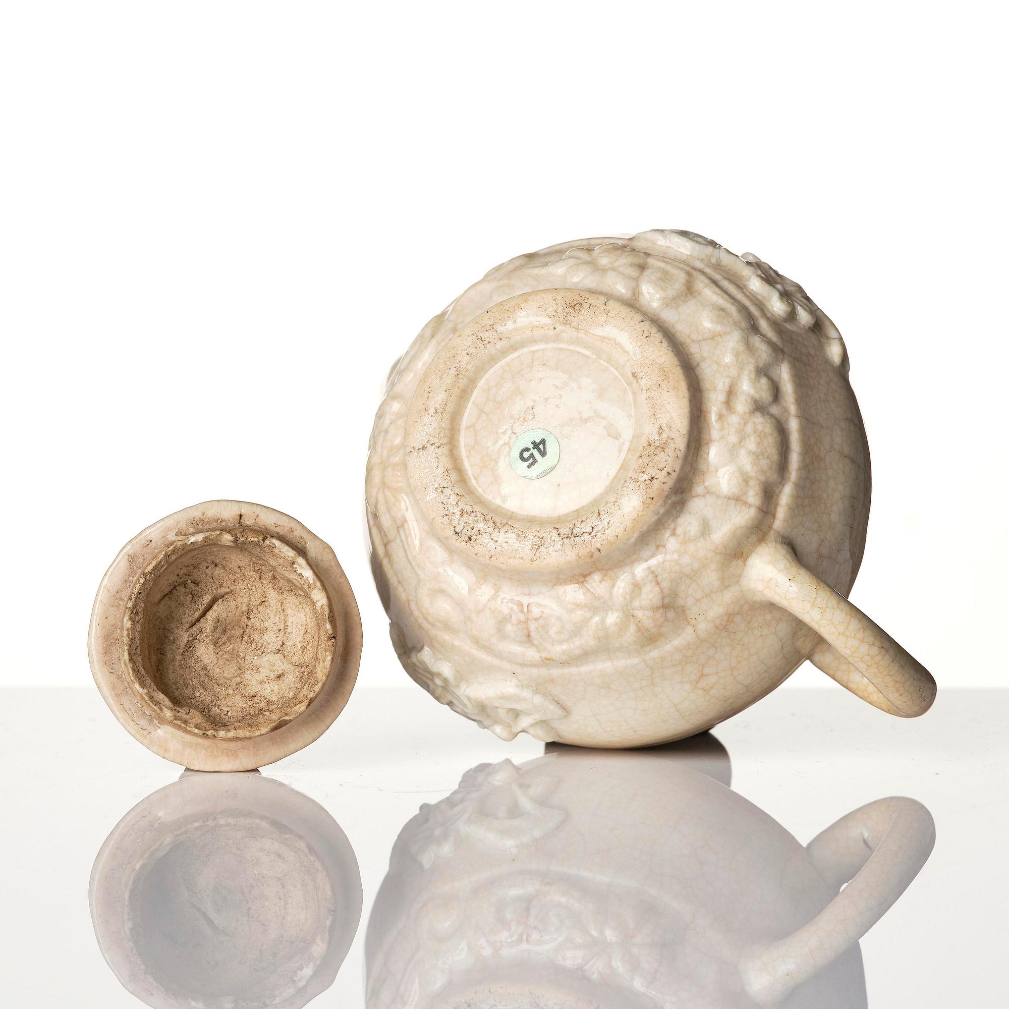 Skålar två stycken, vitglaserade samt kanna med lock, keramik, 1600-/1700-tal.