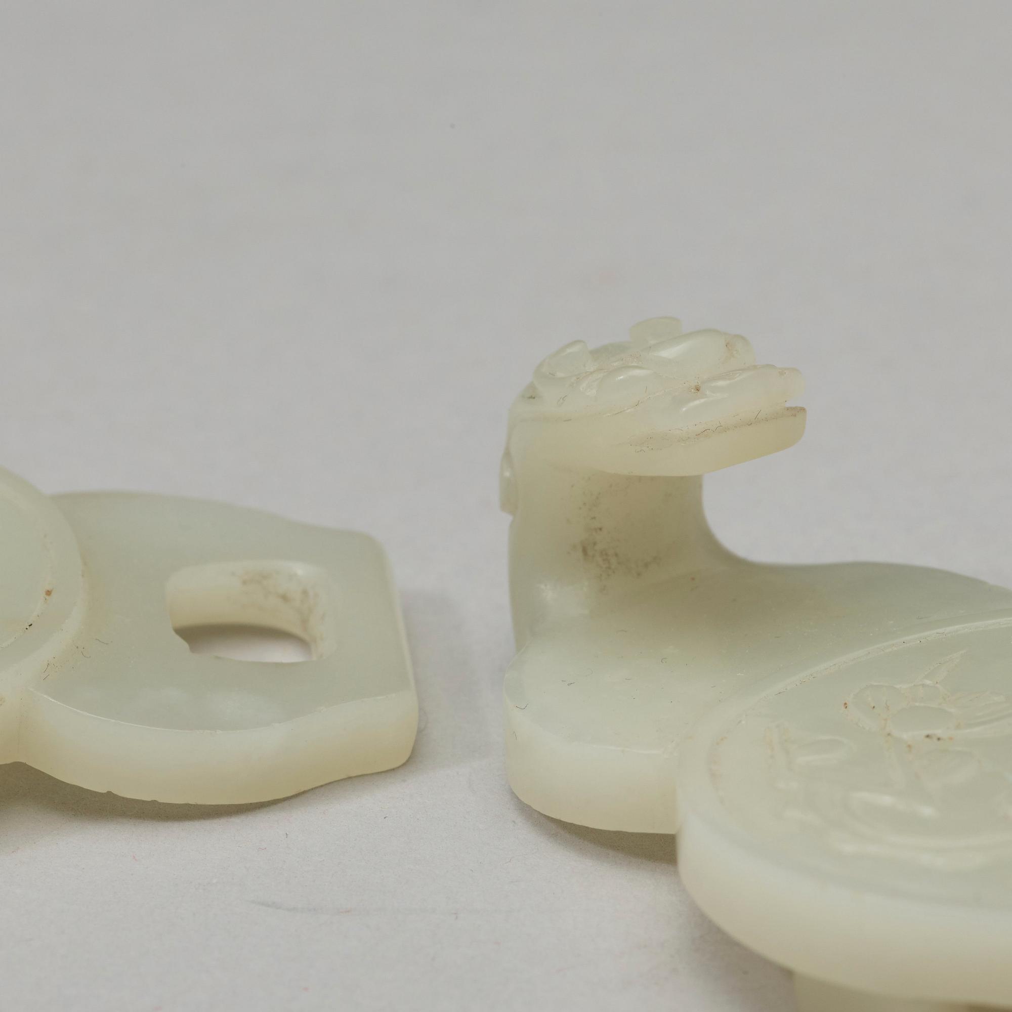 A celadon nephrite belt buckle, Qing dynasty (1644-1912).