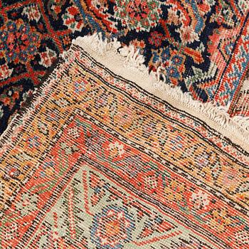 A Farahan rug, semi-antique/antique, 390 x 197 cm.