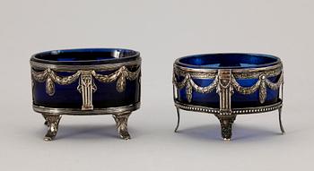 SALTKAR, 2 st silver, b.la. Johan Abraham Hallard (1774-1809). Totalvikt 258.