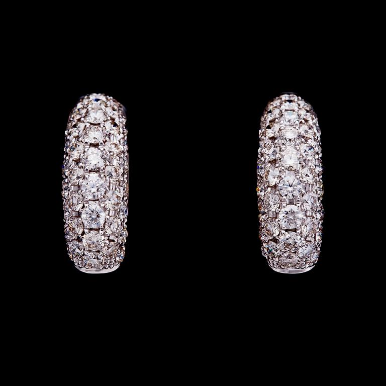 A pair of brilliant cut diamond earrings, tot. 2.83 cts.