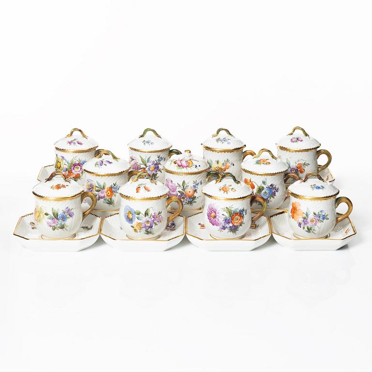 Royal Copenhagen, cremekoppar med lock och fat, 11 st, "Sachsisk Blomst", Danmark, 1951-65.