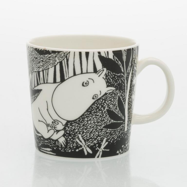 Muminmugg, "Mumintrollet dagdrömmer", porslin, Moomin Characters, Arabia 2005.