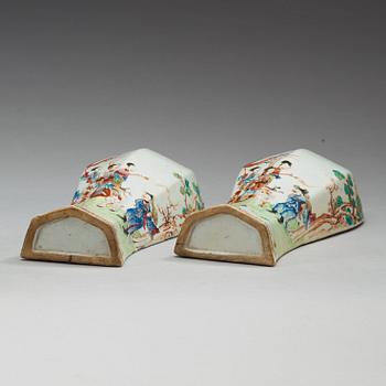 A pair of famille rose wall vases, Qing dynasty, Qianlong (1736-95).