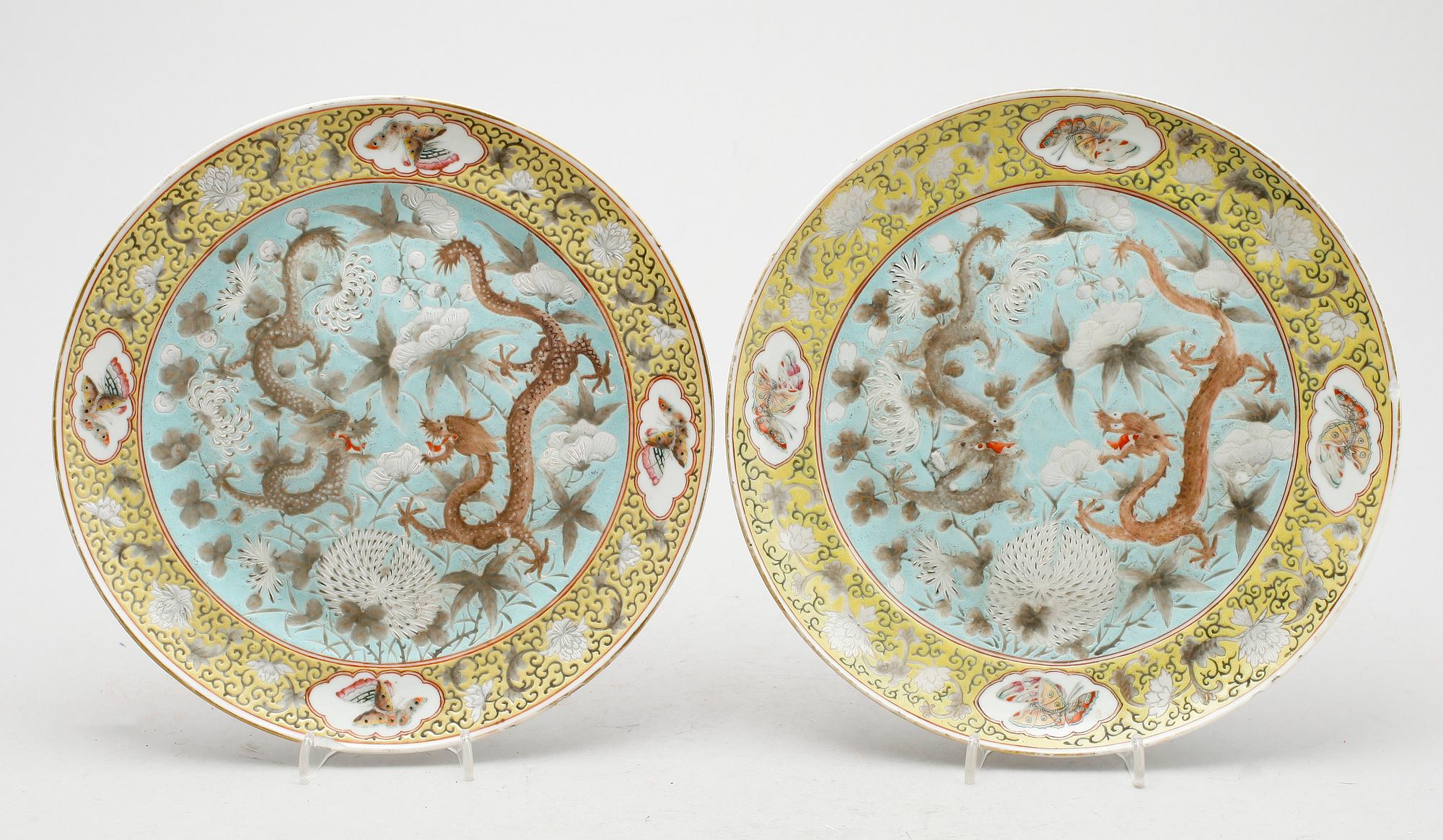 TALLRIKAR, 1 par, porslin, Kina, 1800-/1900-tal.