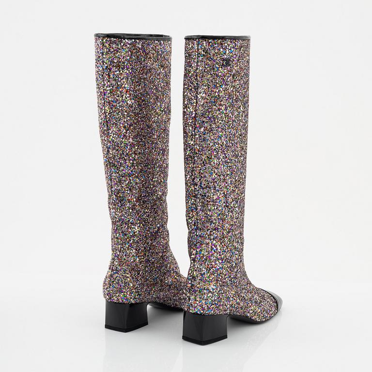Chanel, a pair of glitter boots, size 37.