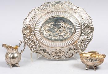 FAT SAMT SOCKERSKÅL OCH GRÄDDKANNA, silver, rokokostil, bla GEWE, 1900-tal.