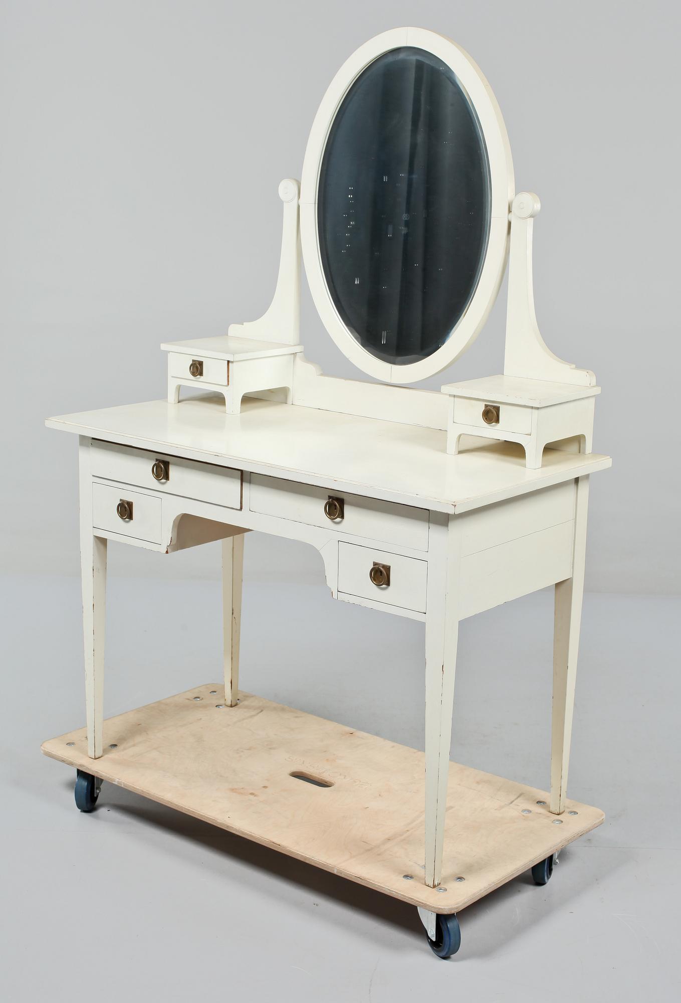 TOALETTBORD, 1900-talets första hälft.