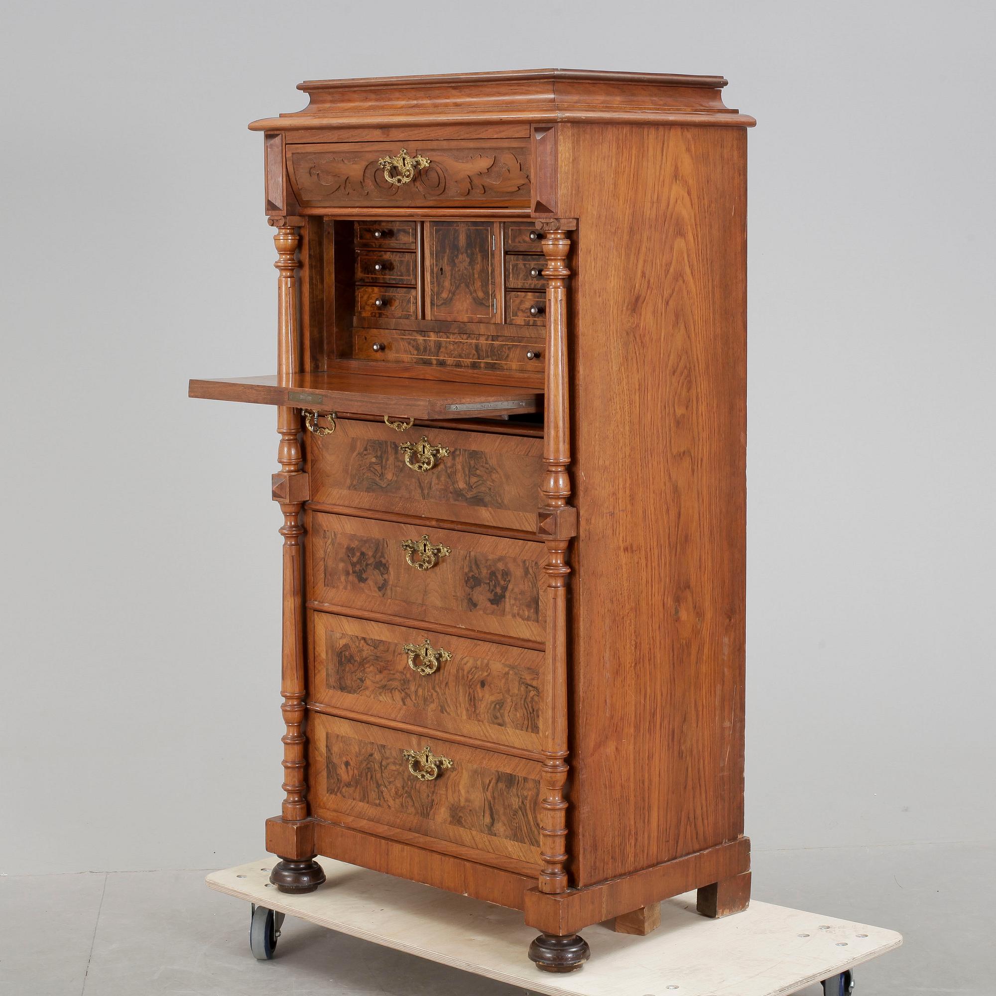 HERRBYRÅ, nyrenässans, 1800-talets slut.